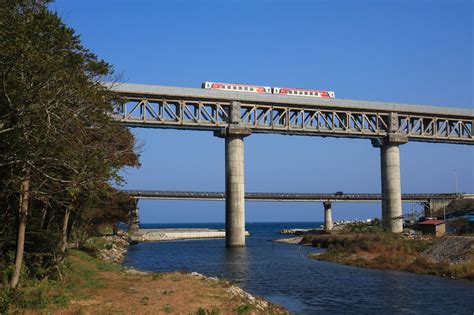 El Gran Puente de Sanriku una obra maestra de paisajes y serenidad pictórica!