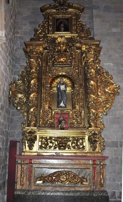  El Retablo de San Nicolás: Una Erupción de Oro y Devoción en la Era Prehispánica