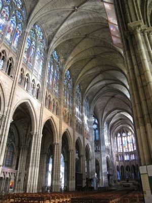  La Crucifixión de la Catedral de Saint-Denis: Un Símbolo de Sufrimiento Divina y Esperanza Eterna