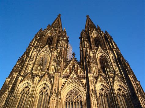  La Crucifixión de la Catedral de Colonia ¿Un Ejemplo magistral del arte gótico tardío?